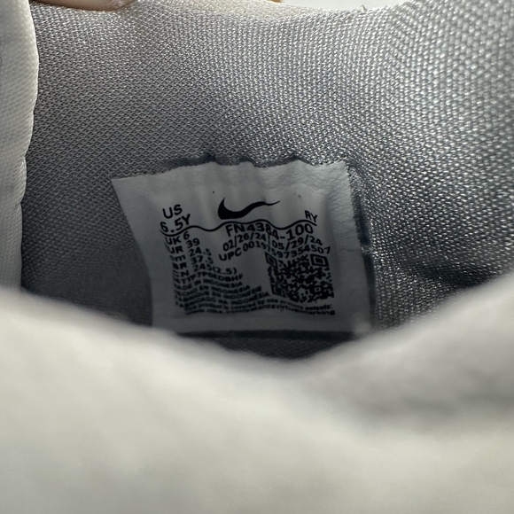 Nike ISOFLY GS Basketball Shoes White Gold FN4384-100 Youth Size 6.5 - Picture 8 of 9